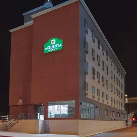 La Quinta Inn & Suites Far Rockaway - Beach Hotel-2